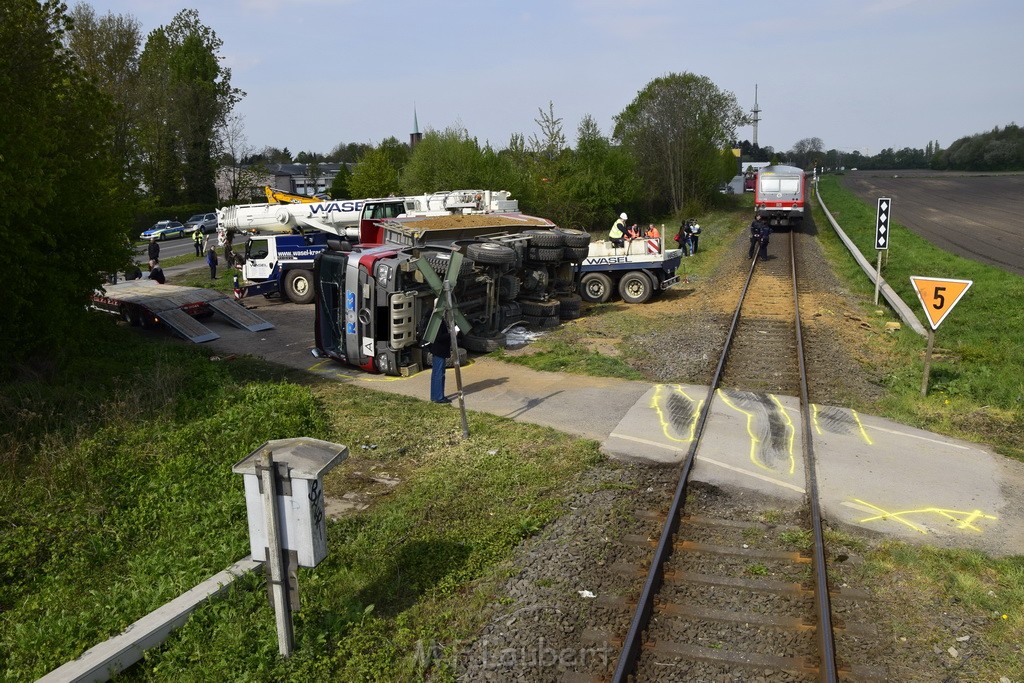 Schwerer VU LKW Zug Bergheim Kenten Koelnerstr P406.JPG - Miklos Laubert